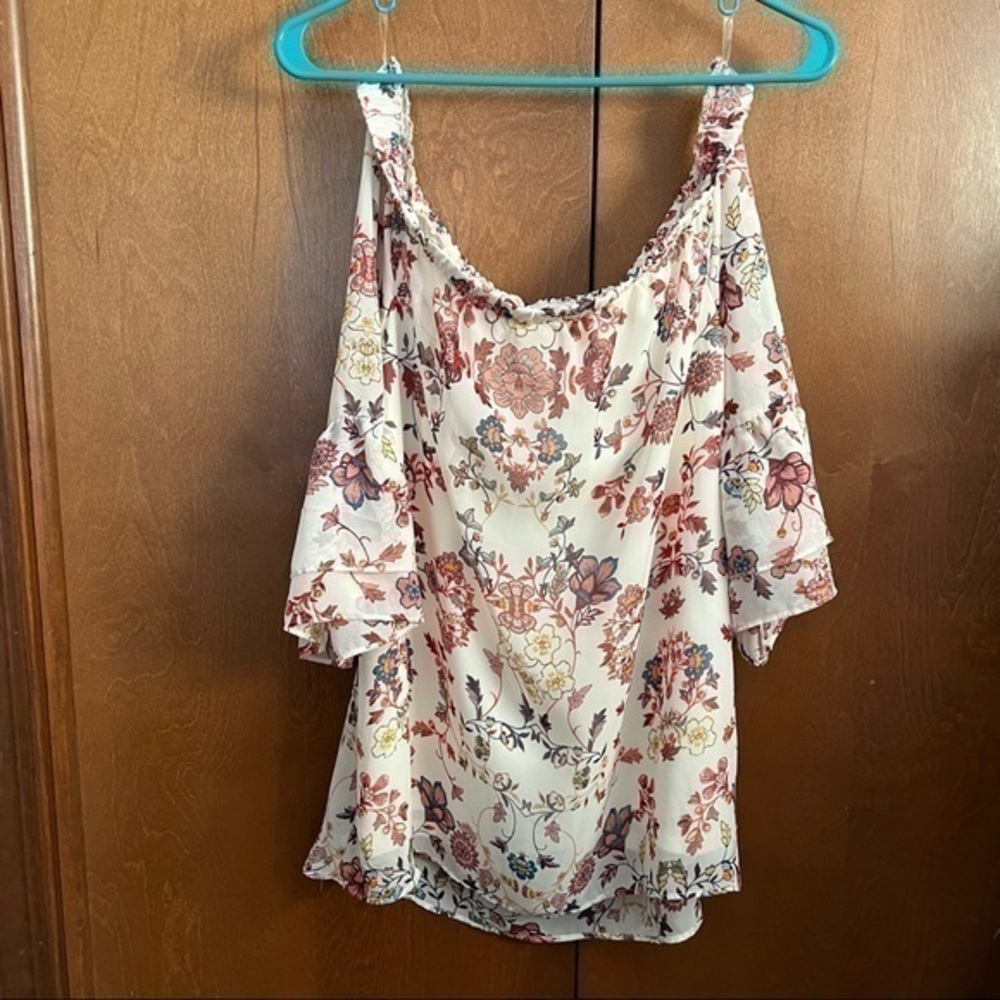 Alyx Brand Off The Shoulder Flower Top Sz Small. Boho Vibe❤️